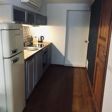 Cozy Near The City Center Apartment