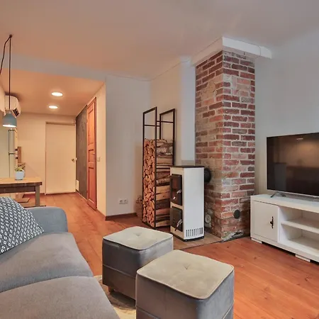 Cozy Near The City Center Apartment *